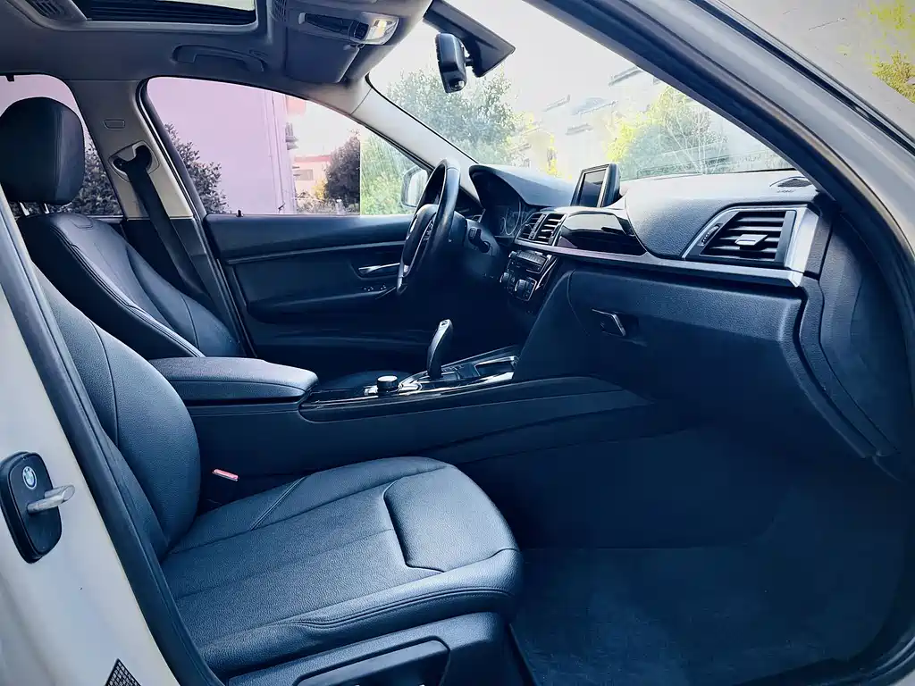 BMW 3 Series — миниатюра 14