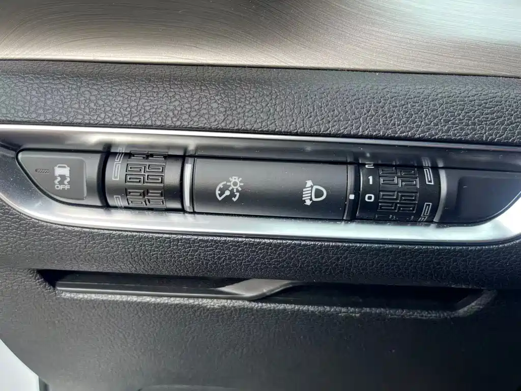 Geely Binyue — миниатюра 18