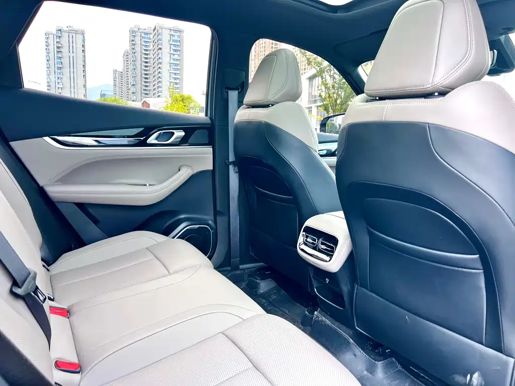 Geely Boyue L — миниатюра 13