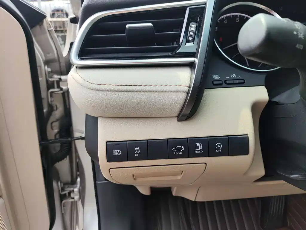 Toyota Camry — миниатюра 11