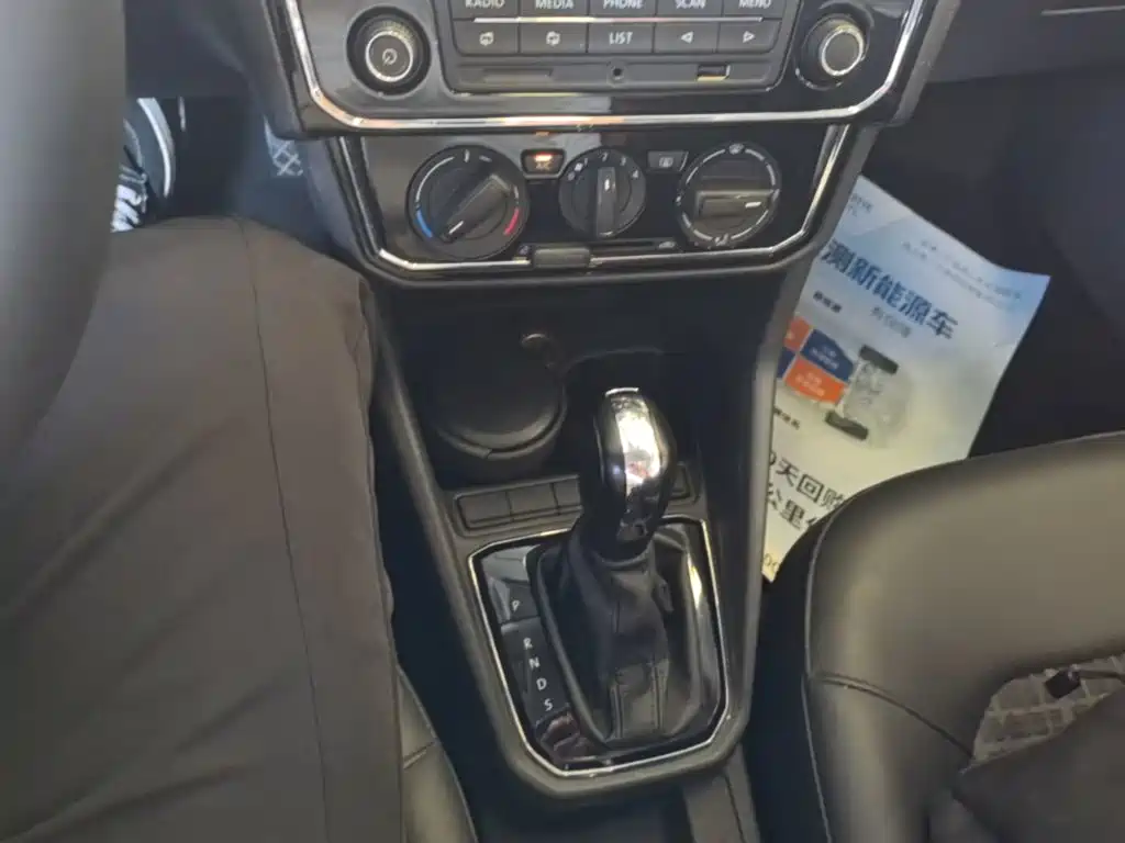 Volkswagen Jetta — миниатюра 14