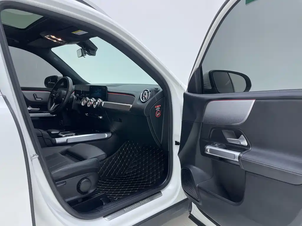 Mercedes-Benz GLB — миниатюра 27