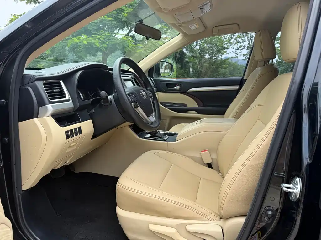 Toyota Highlander 2015 2.0T Elite 5 мест
