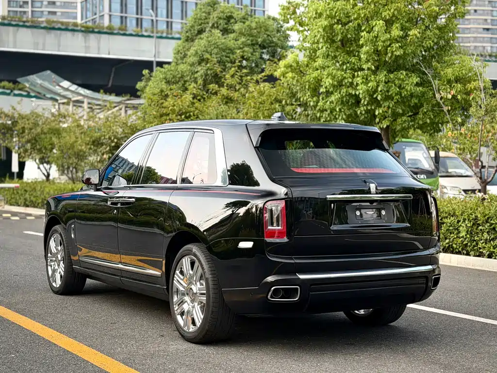 Rolls-Royce Cullinan — миниатюра 6