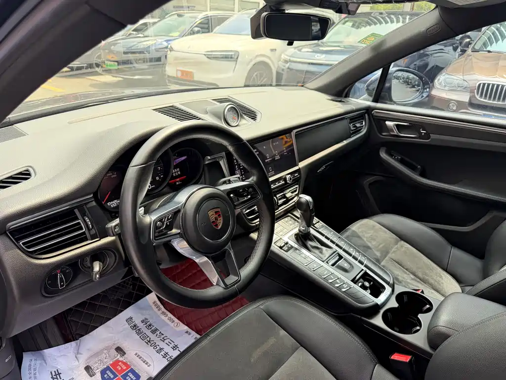 Porsche Macan — миниатюра 9