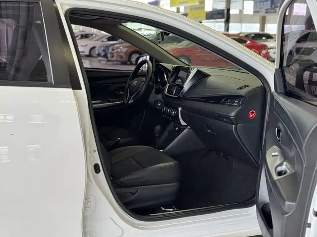 Toyota Yaris L — миниатюра 8
