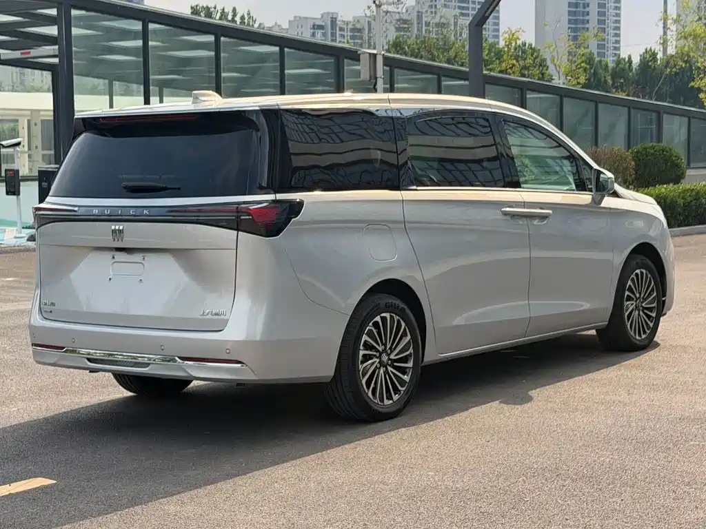 Buick GL8 Hybrid — миниатюра 6
