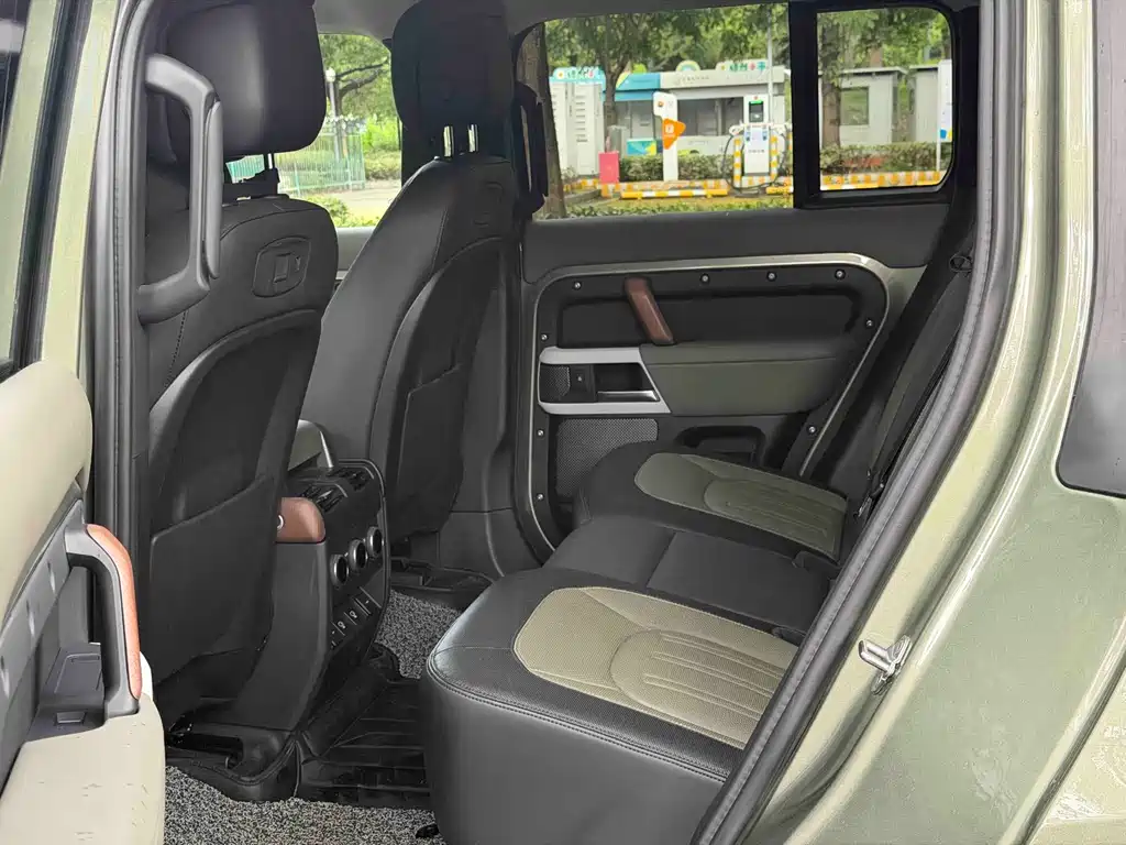 Land Rover Defender — миниатюра 5