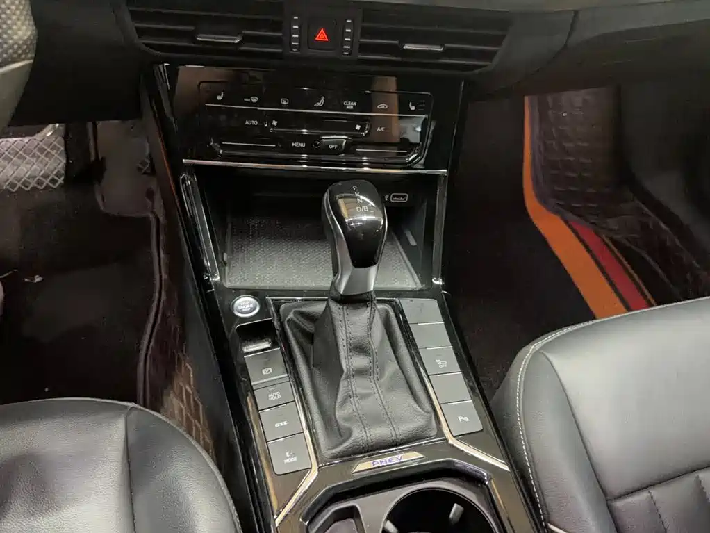 Volkswagen Passat PHEV — миниатюра 9