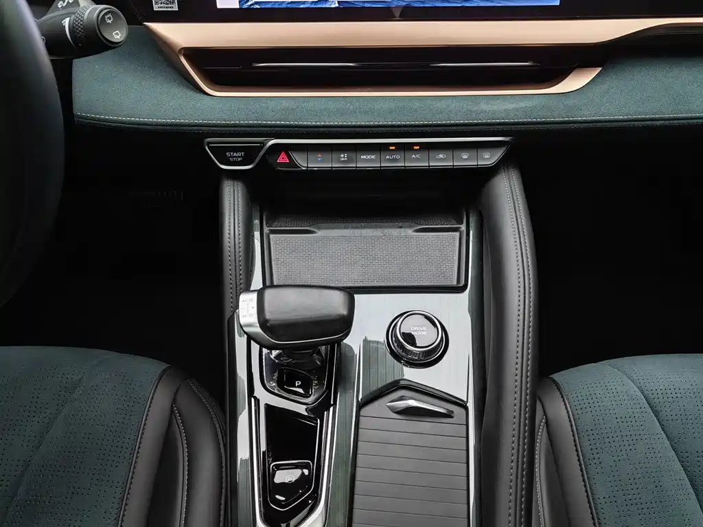 Geely Xingyue L — миниатюра 15