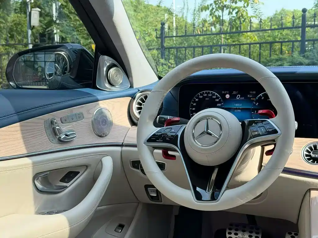 Mercedes-Benz E-Class — миниатюра 7