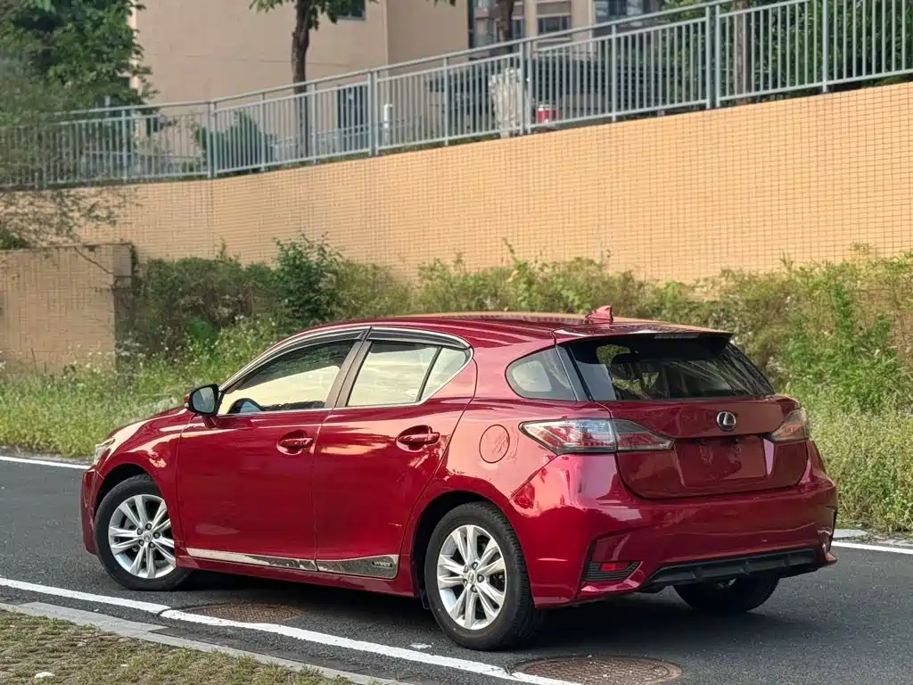 Lexus CT — миниатюра 12
