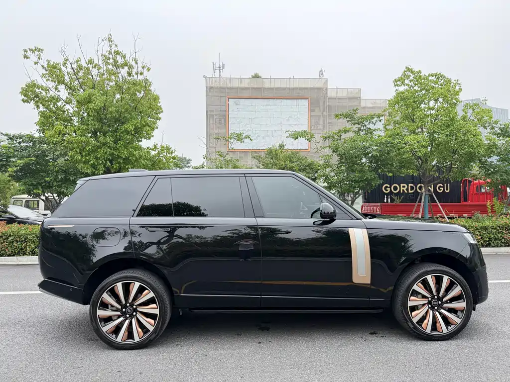 Land Rover Range Rover 2023 3.0 L6 400PS мест Long Wheelbase