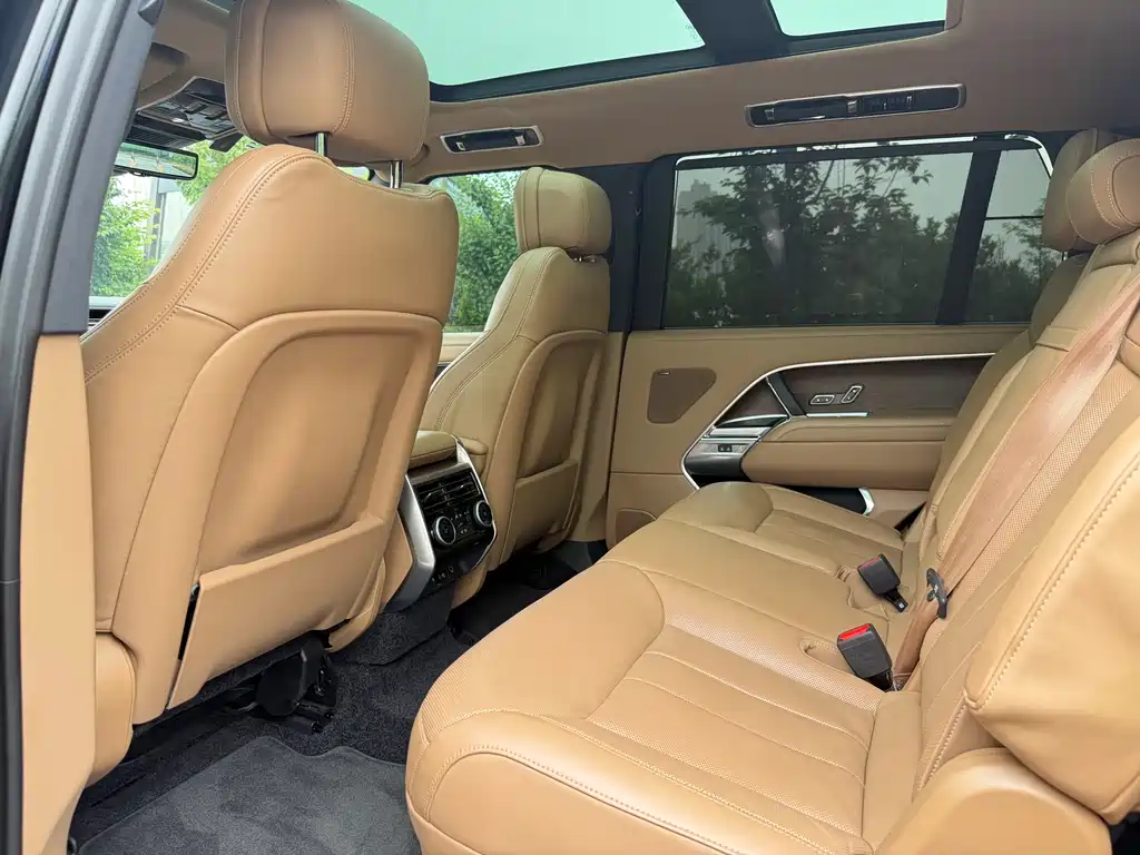 Land Rover Range Rover 2023 3.0 L6 400PS мест Long Wheelbase