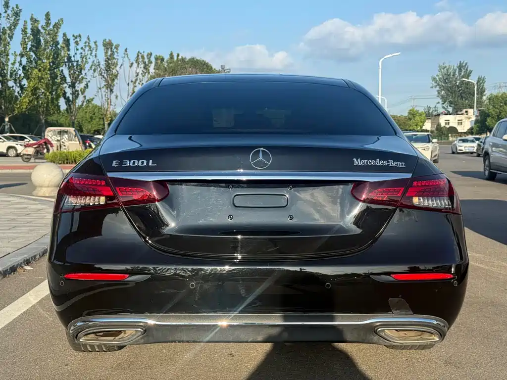 Mercedes-Benz E-Class — миниатюра 8