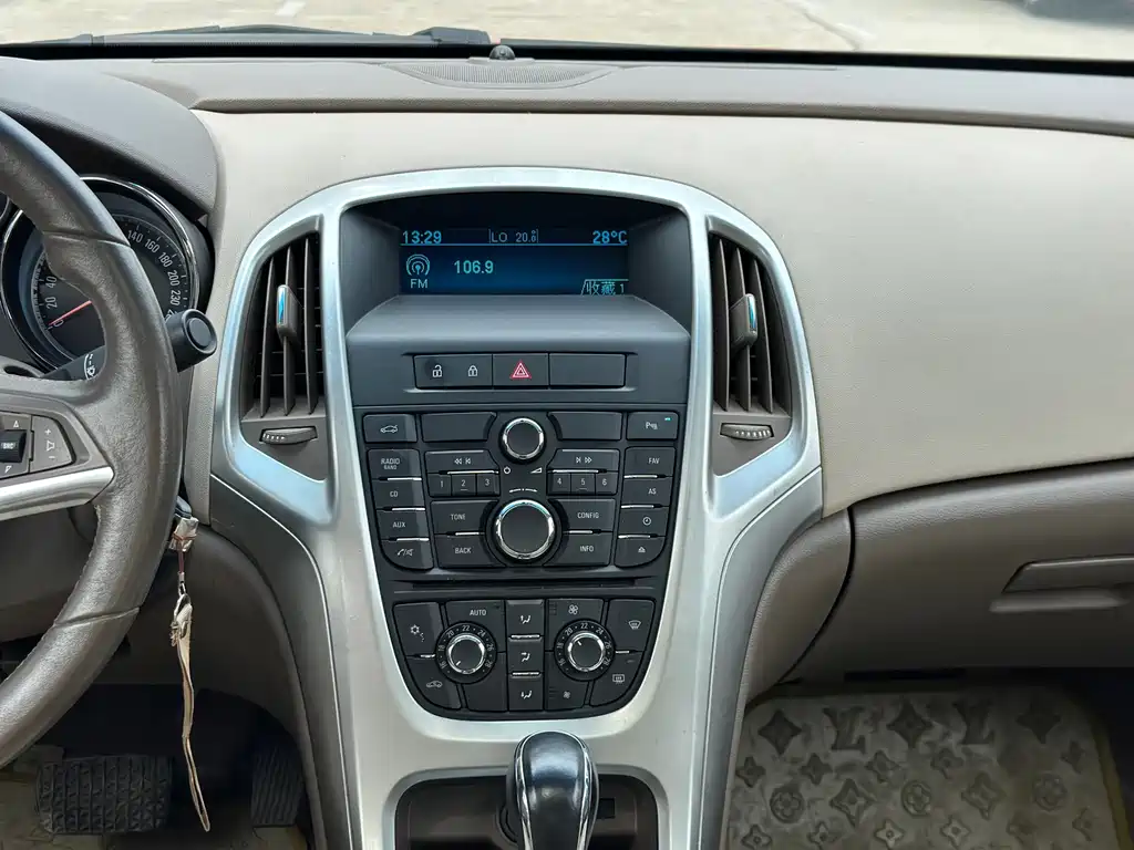 Buick Excelle — миниатюра 10