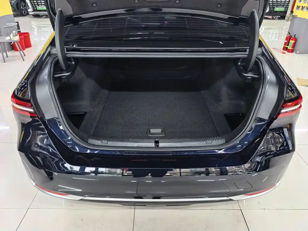 BMW i5 — миниатюра 13