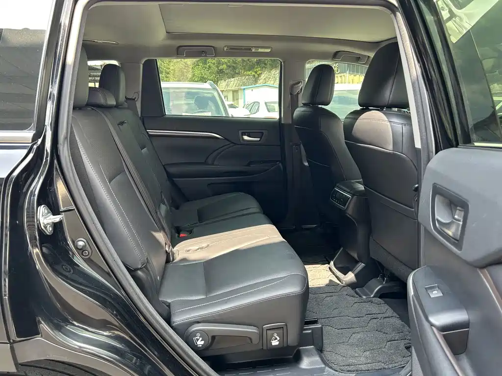 Toyota Highlander 2015 2.0T 7 мест