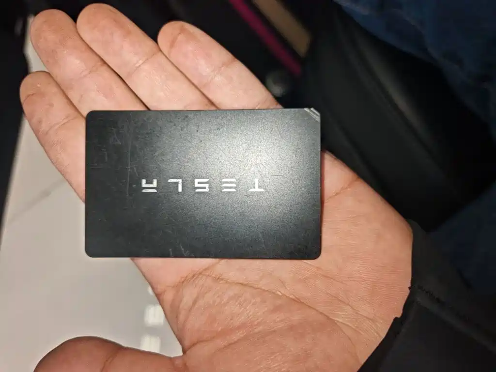 Tesla Model Y — миниатюра 9
