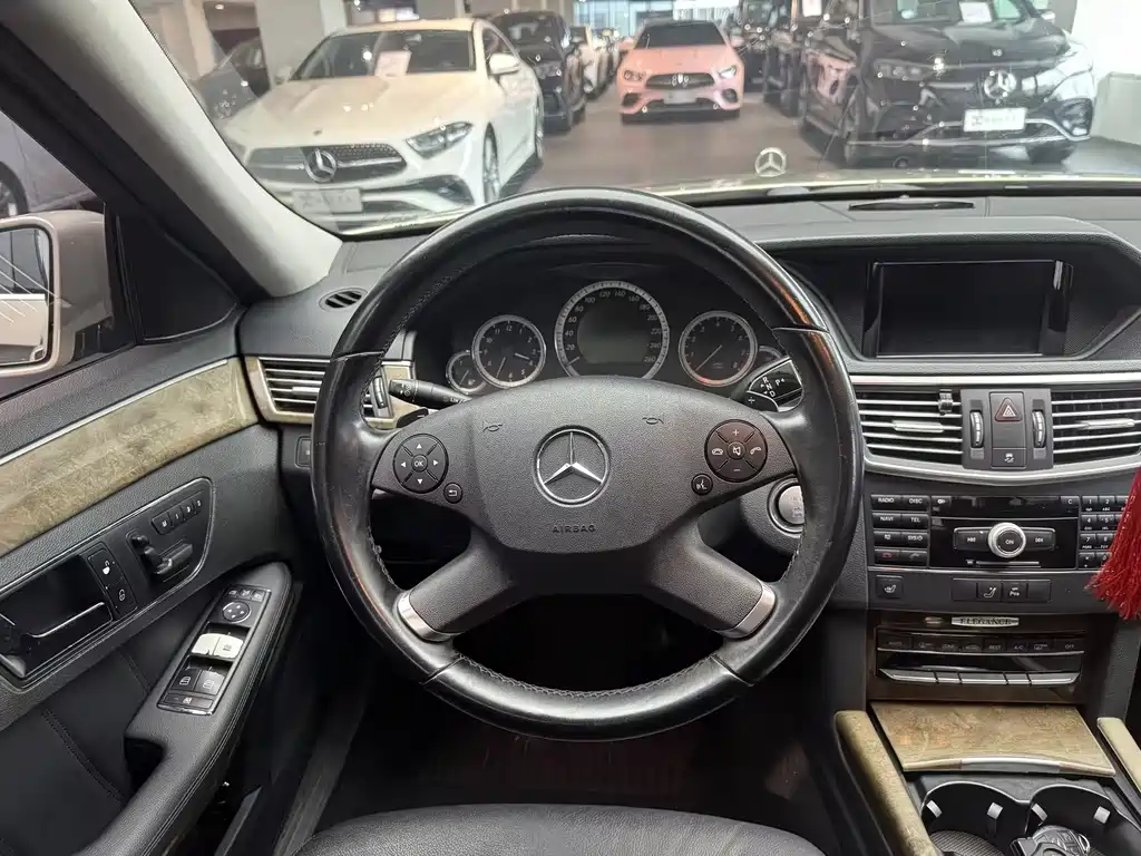 Mercedes-Benz E-Class (Import) — миниатюра 26