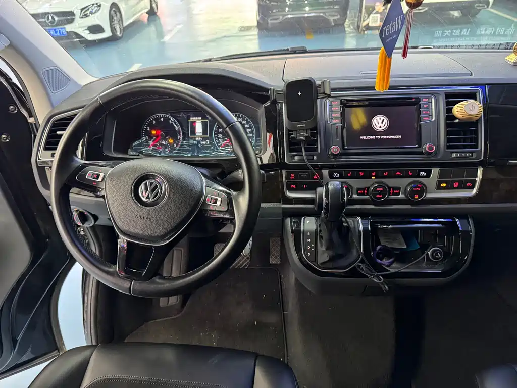 Volkswagen Multivan — миниатюра 8