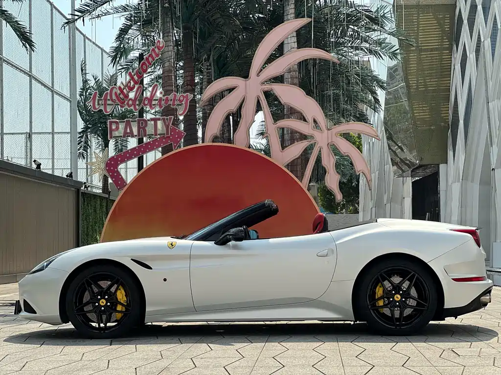 FERRARI CALIFORNIA T