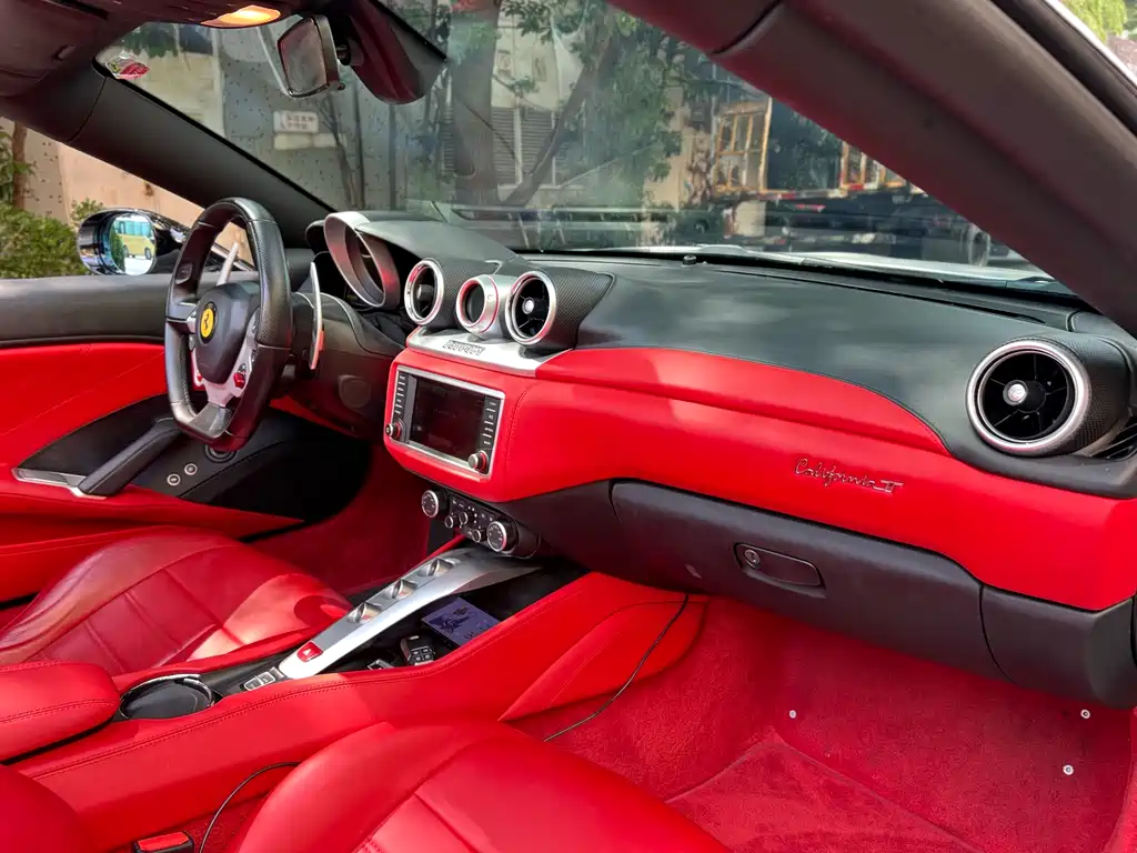 FERRARI CALIFORNIA T