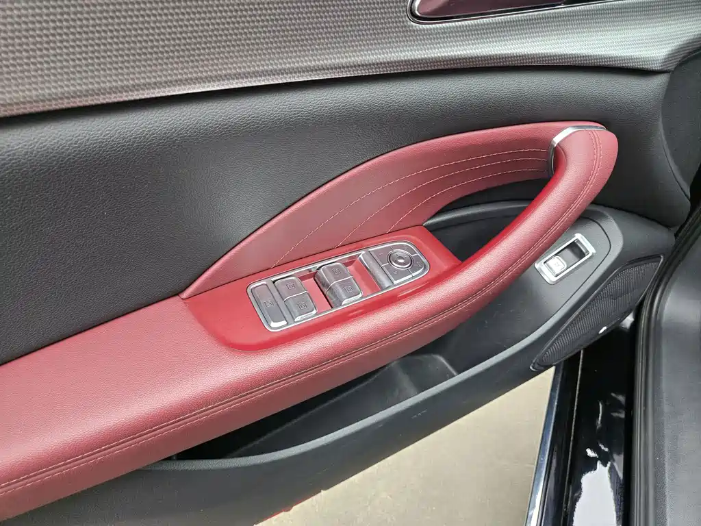 Hongqi Hongqi H5 — миниатюра 7