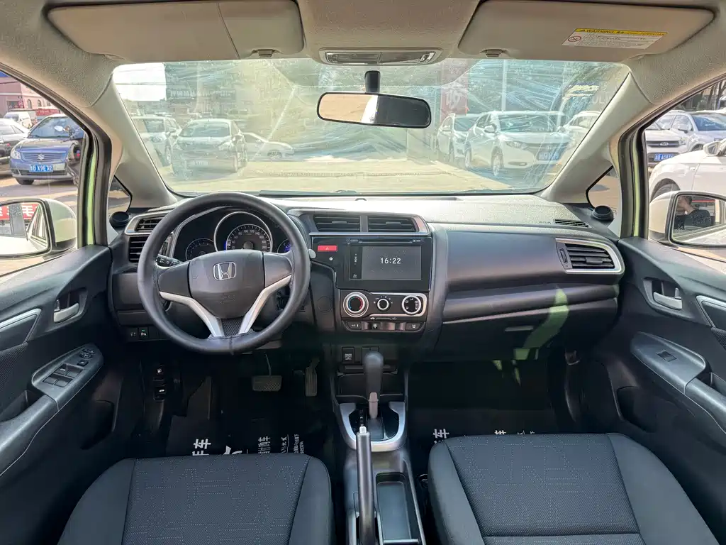 Honda Fit — миниатюра 9