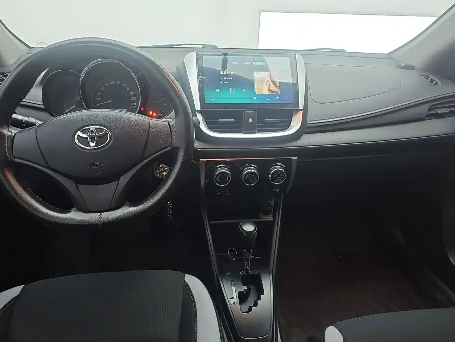Toyota Yaris L — миниатюра 12
