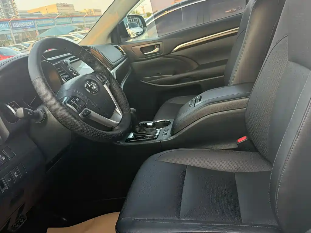 Toyota Highlander — миниатюра 3