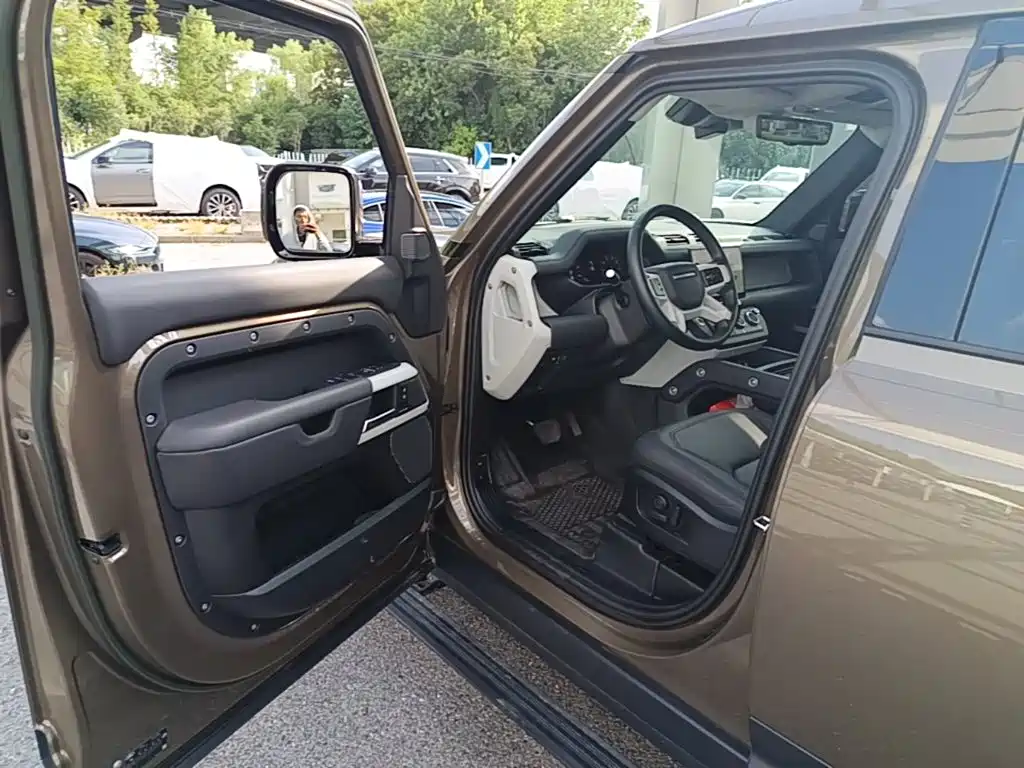 Land Rover Defender — миниатюра 23