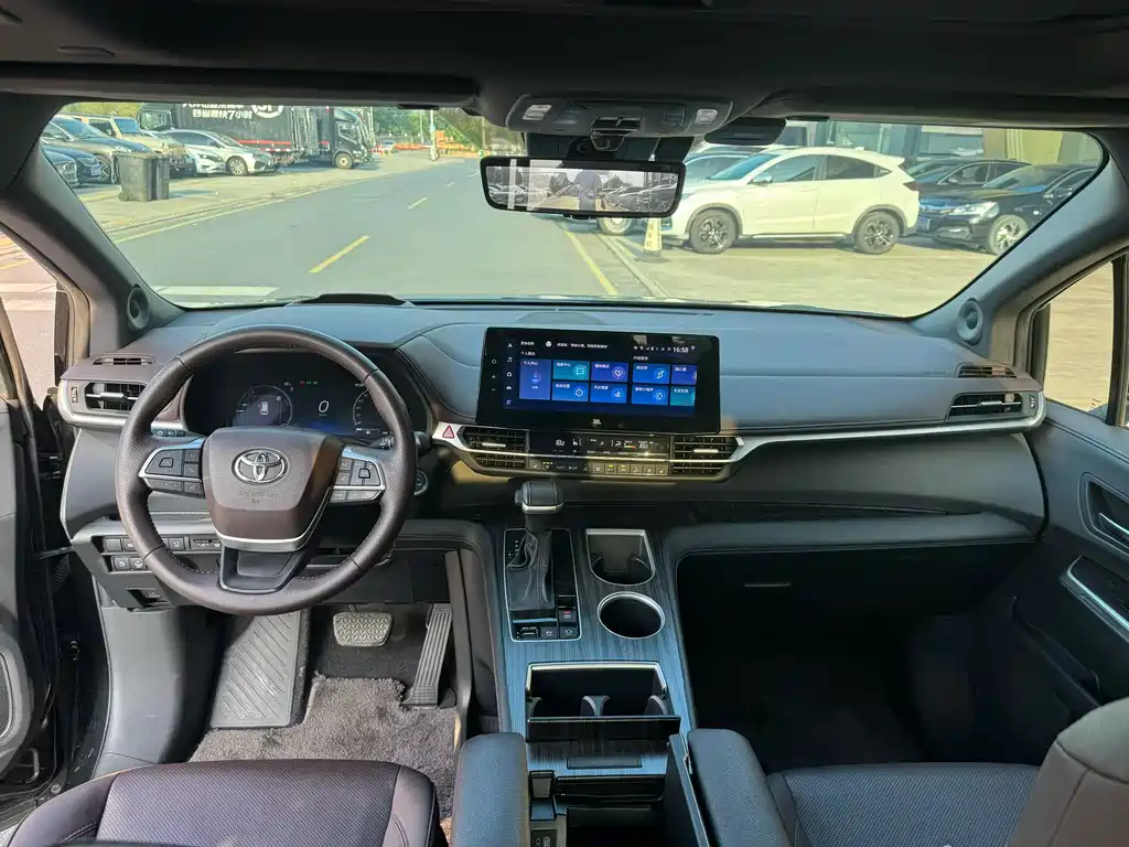 Toyota Sienna — миниатюра 7