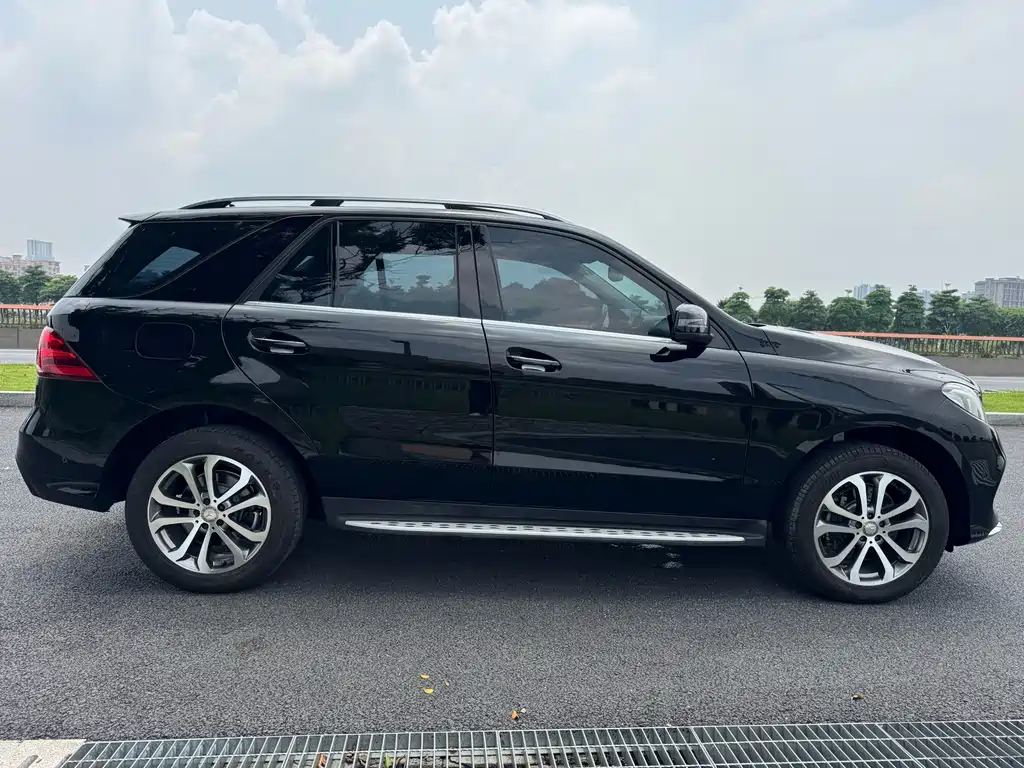 Mercedes-Benz GLE (Import) — миниатюра 4