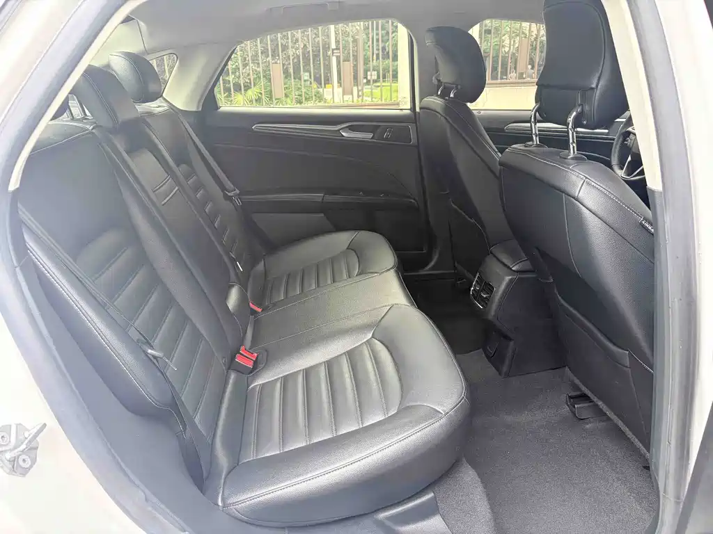 Ford Mondeo — миниатюра 20