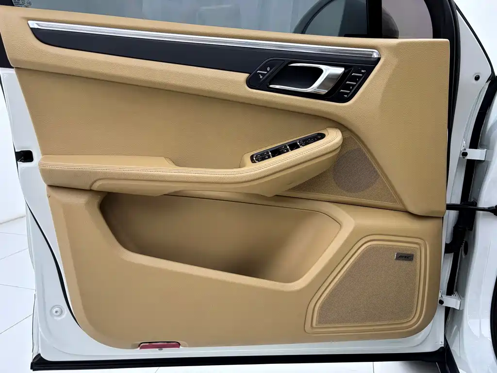 Porsche Macan — миниатюра 17