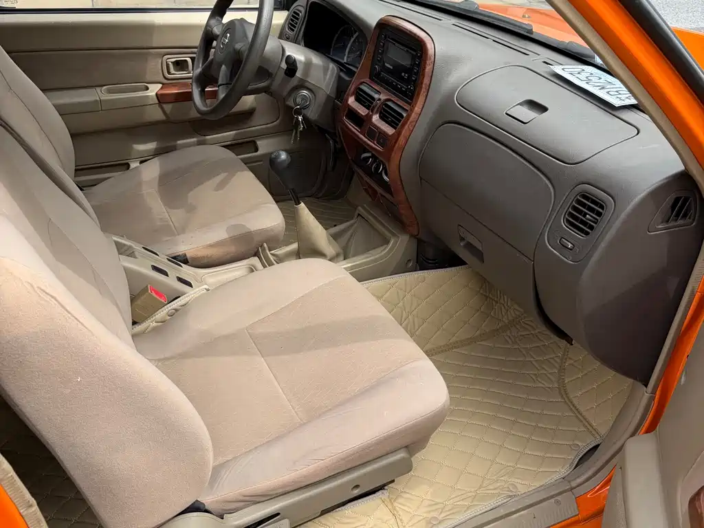 Nissan ZN 2013 2.4L Luxury 5 мест