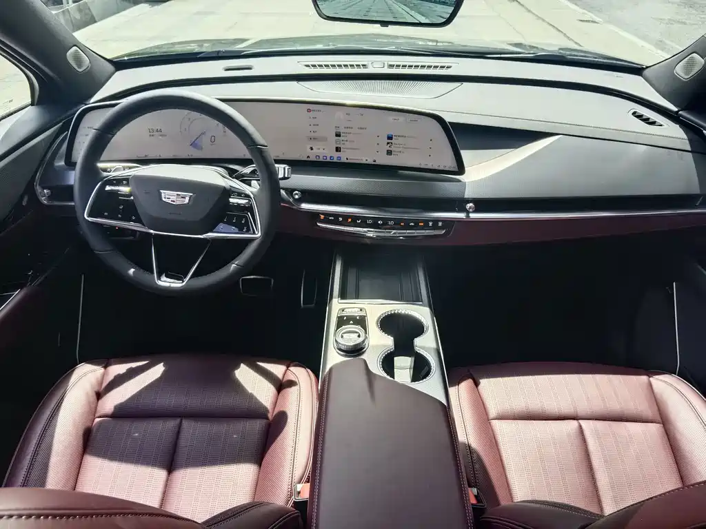 Cadillac XT5 — миниатюра 11
