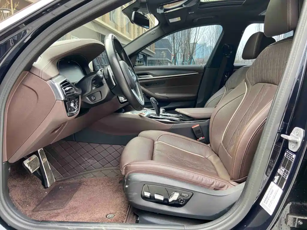 BMW 5 Series — миниатюра 10