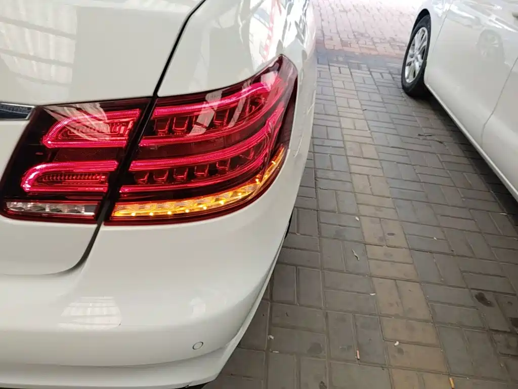 Mercedes-Benz E-Class — миниатюра 8
