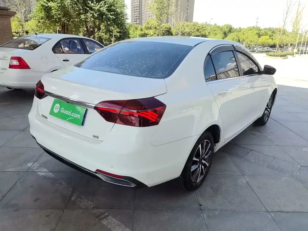 Geely Emgrand — миниатюра 7
