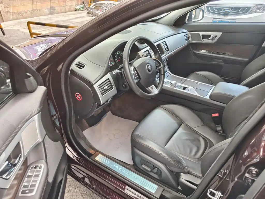 Jaguar XF — миниатюра 8