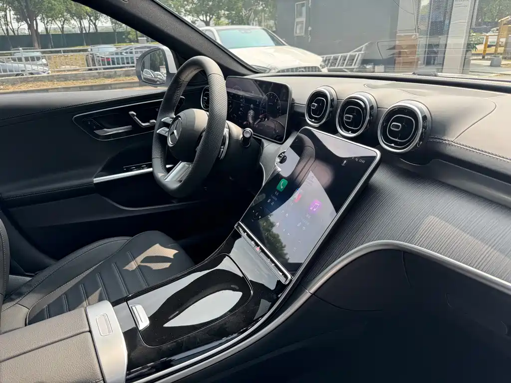 Mercedes-Benz C-Class — миниатюра 12