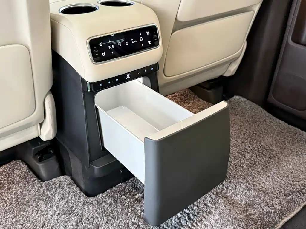Li Auto Li MEGA — миниатюра 15