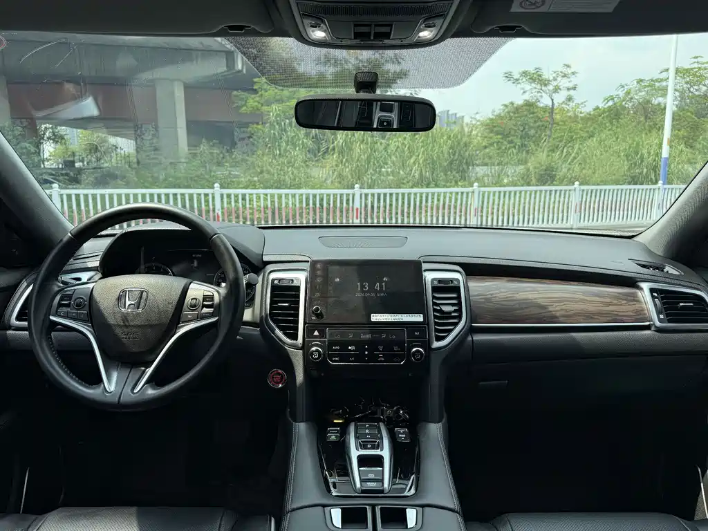 Honda UR-V — миниатюра 6