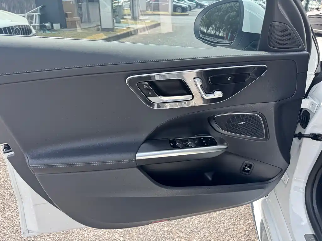 Mercedes-Benz C-Class — миниатюра 13