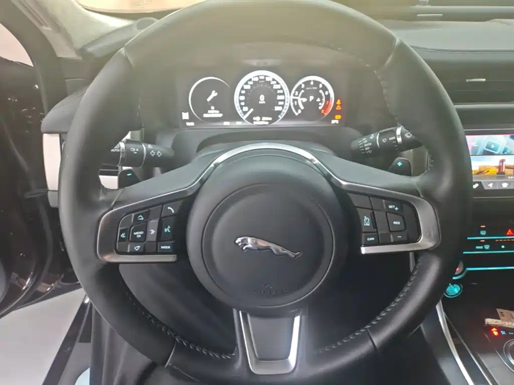 Jaguar XFL — миниатюра 11