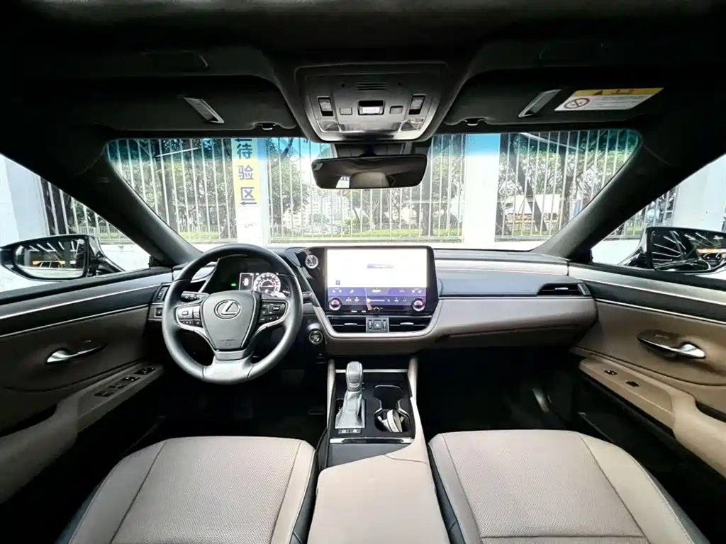 Lexus ES 2025 300h Premium
