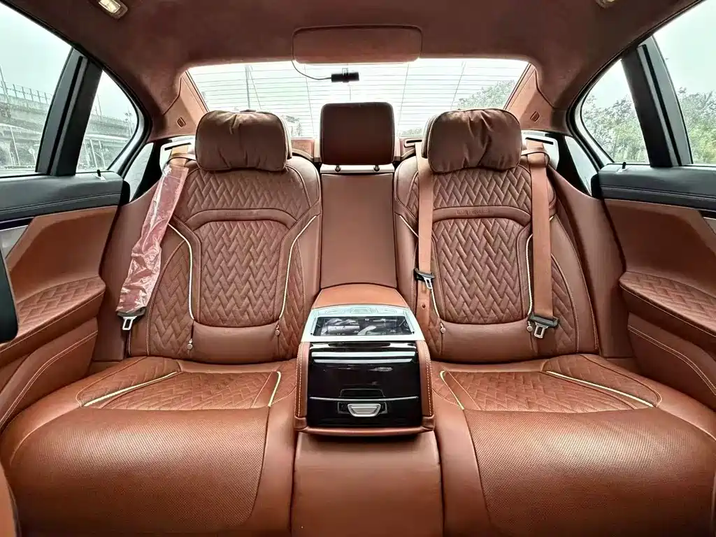 BMW 7 Series — миниатюра 7