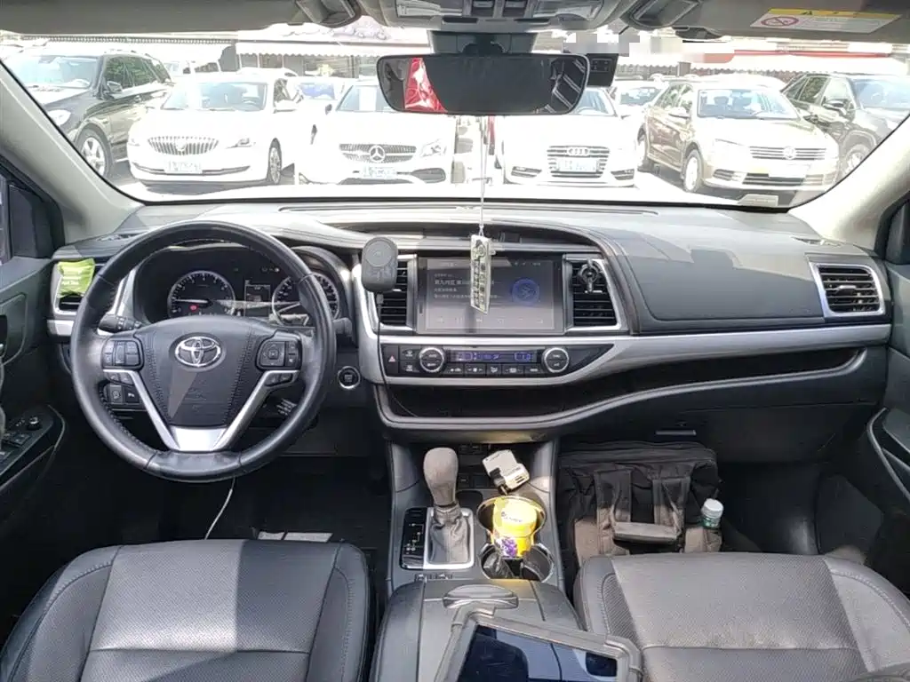 Toyota Highlander 2021 2.0T Luxury 7 мест